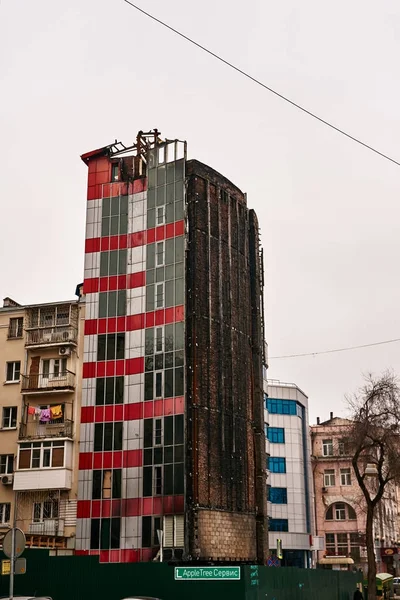 Rostov-on-Don / Rusia - Enero 2018: Edificio de alto hotel después de un incendio en el centro de la ciudad — Foto de Stock