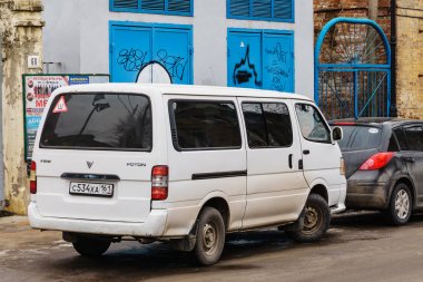 Rostov-on-Don / Rusya - 2018 Mart: şehir servis otobüsü şehrin sokaklarında yayılır yerli halk ve turistler