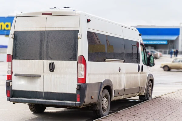 Rostov-on-Don / Rusya - 2018 Mart: bir larg ortasına rota boyunca dolaşan bir büyük yolcu otobüs