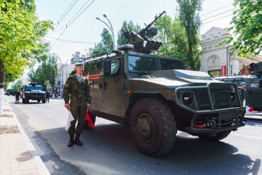 Rostov-on-Don / Rusya - Mayıs 2018: geçit töreni gerçek askeri teçhizat ve asker zafer onuruna şehrin sokaklarında