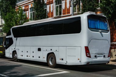 Rota numarası büyük şehir 7 Merkezi dolaşan bir büyük yolcu otobüs