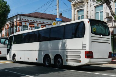 Rota numarası büyük şehir 7 Merkezi dolaşan bir büyük yolcu otobüs