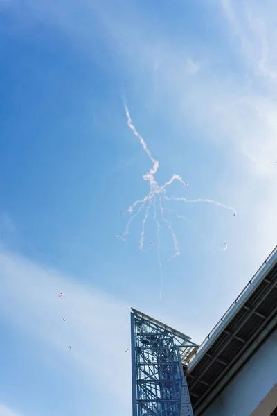 로스토프나도누 / 러시아-5 월 2018: 푸른 하늘 러시아 전투 항공기에서에서: 화물 비행기, 헬기, 전투기, 폭격기 승리 행진을 기리는 의미에서 도시에 날아 — 스톡 사진