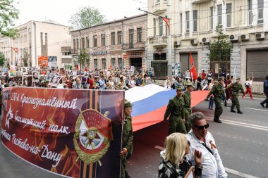 Rostov-on-Don / Rusya - 9 Mayıs 2018: insanlarda ölümsüz alay alay taşımak artık bellek ve üzüntü belirtisi olarak hayatta olmayan katılımcılar Dünya Savaşı portreleri