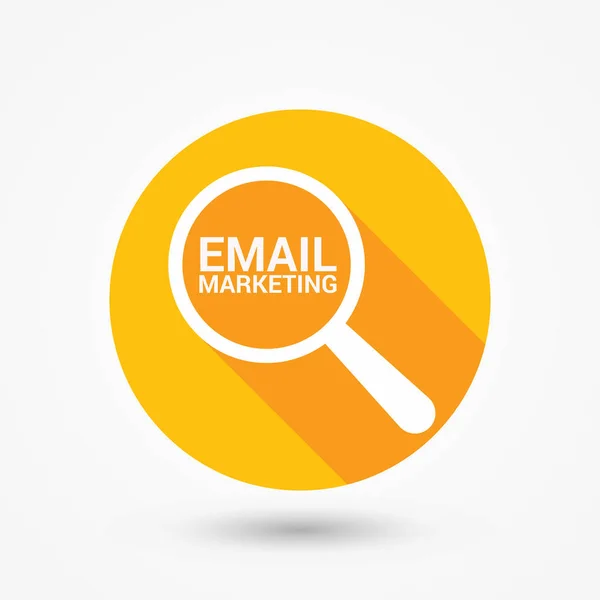 Concetto aziendale: lente d'ingrandimento ottica con parole Email Marketing — Vettoriale Stock