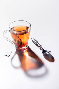 cam fincan siyah çay ve tablo kaşık