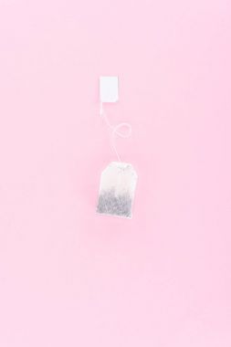 bir çay poşeti pink izole Üstten Görünüm