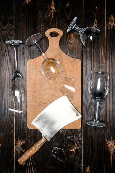 Top View Broken Wineglasses Axe Wooden Board Table — Free Stock Photo