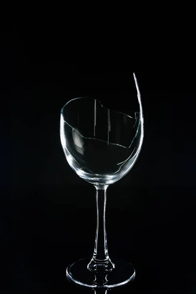 Broken Wineglass Black Reflecting Table — Stock Photo, Image