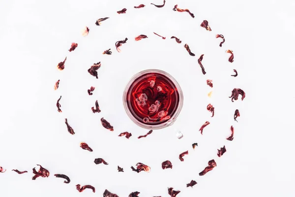 Widok Góry Cup Hibiscus Herbata Spirali Białym Tle — Zdjęcie stockowe