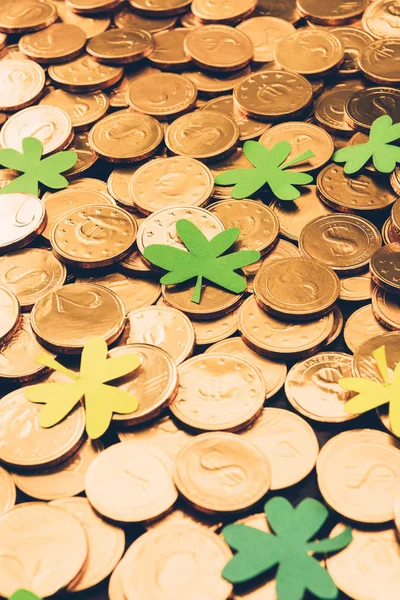 Goldmünzen Und Shamrock Patricks Day Konzept — kostenloses Stockfoto