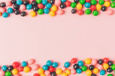 Düzenlenmiş şeker pembe üzerinde izole Üstten Görünüm