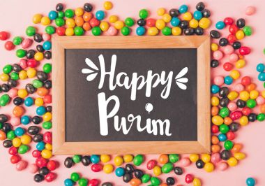 şeker ve pembe, purim tatil kavramı izole blackboard Üstten Görünüm