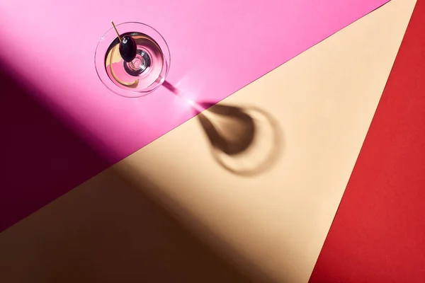 Top View Martini Cocktail Shadow Colorful Background — Stock Photo, Image