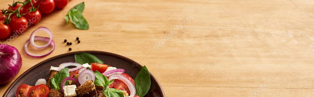 Delicious Italian vegetable salad panzanella served on plate on wooden table near fresh ingredients, panoramic shot — Stock Image Delicious Italian Vegetable Salad Panzanella Served Plate Wooden Table Fresh Royalty Free Stock Photos