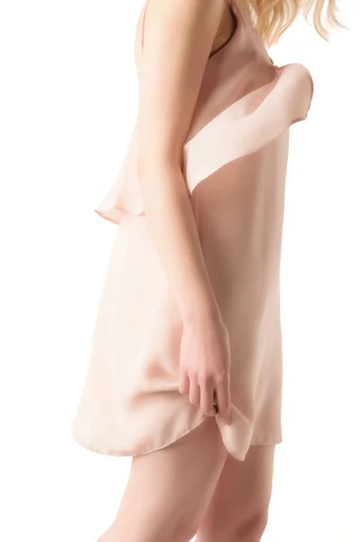 Vista do meio da menina em vestido rosa elegante, isolado no branco — Fotografia de Stock