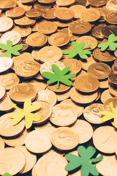 Golden coins and shamrock, st patricks day concept — Stock Photo