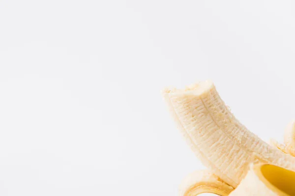 Сирий частковий укус банана ізольований на білому тлі — стокове фото