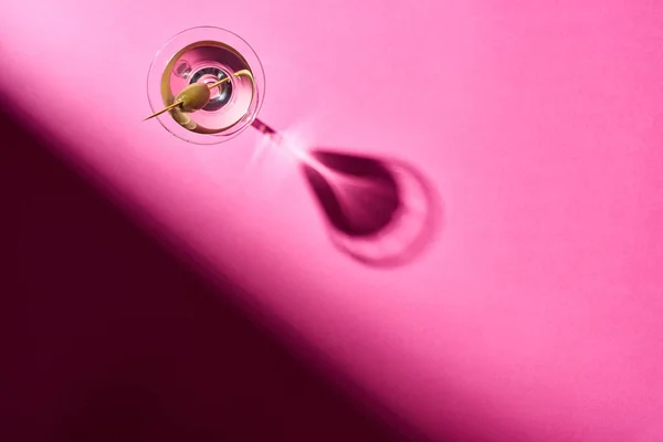 Top view of vermouth with olive on pink surface — Stock Photo