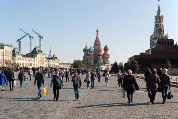 Septiembre 2917, Moscú, Rusia. Plaza roja con un resto de personas — Foto de Stock