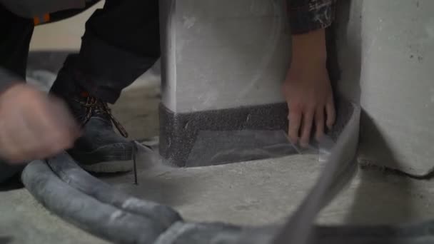 Damper tape for styling. Worker fastens damper tape. The tape is attached to the floor to fill the floor. — Stock Footage Damper tape for styling. Worker fastens damper tape. The tape is attached to the floor to fill the floor. Video Clip