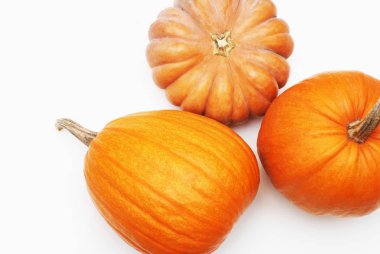 Üç balkabağı beyaz arka plan üzerinde izole. Sen-ebilmek bulmak benim portföyünde bu modellerin daha çok resim