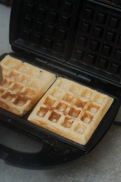Homemade Belgian Waffle in a Waffle Maker. Breakfast. Healthy food. Bakery and Confectionnary. — Stock Photo, Image