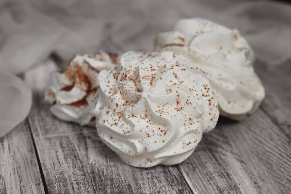 White Meringue Cookies. Sweet Desert over Gray rustic Wooden Board in Black Plate. — Stock Photo, Image