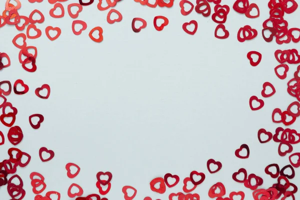 Serce kształt czerwony konfetti Walentynki tło makieta — Zdjęcie stockowe