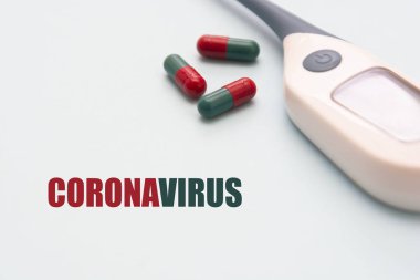 Coronavirus geçmişi, renkli haplar. Tehlikeli grip virüsü salgını sağlık riski konsepti.