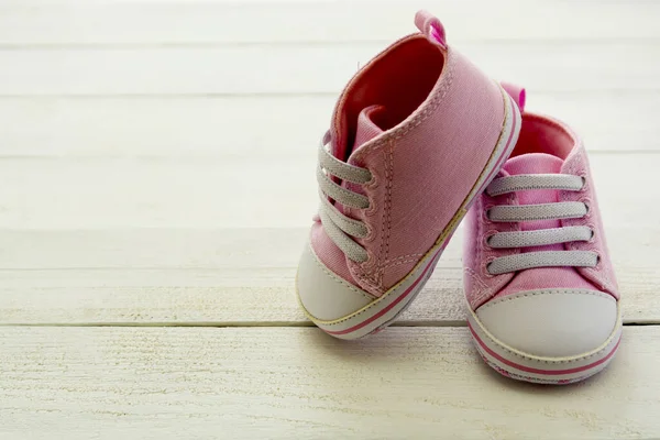 Zapatos Niña Rosa Sobre Fondo Gris Recién Nacido Maternidad Concepto — Foto de Stock