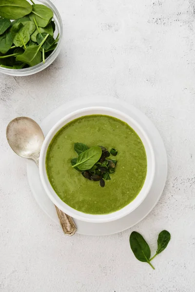 Cremige Gemüsesuppe Auf Hellem Tisch Gesunde Entgiftungskost Vegetarisches Essen Ansicht — Stockfoto