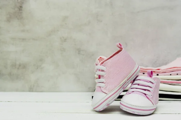 Scarpe Rosa Neonata Vestiti Neonato Maternità Educazione Gravidanza Concetto Con — Foto Stock