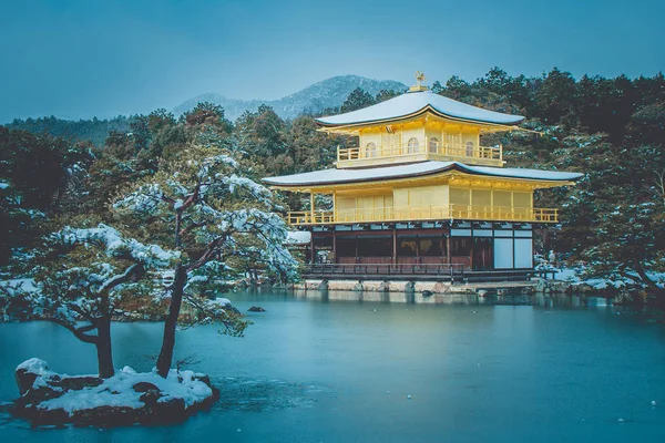 Hermosa Temporada Invierno Del Pabellón Oro Del Templo Kinkakuji Con — Foto de Stock