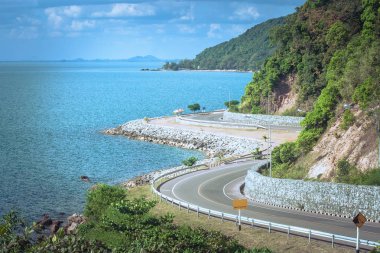 Yol Kung Wiman defne Chanthaburi Eyaleti, Tayland için dönüm noktası olduğunu mavi deniz kenarında güzel deniz manzarası bakış.