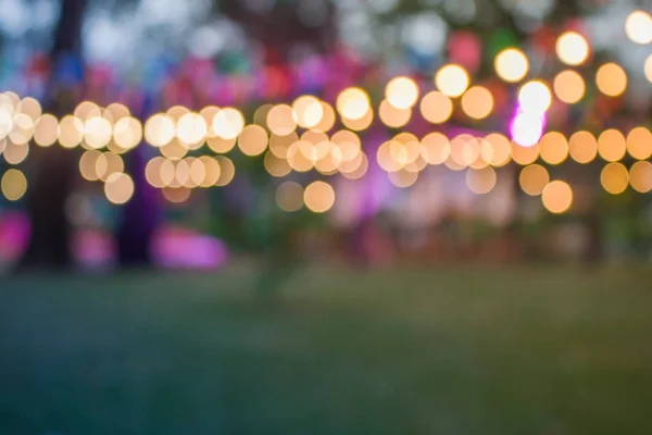 抽象模糊的形象 五颜六色的节日与博克尔从光在室外花园在晚上 — 图库照片