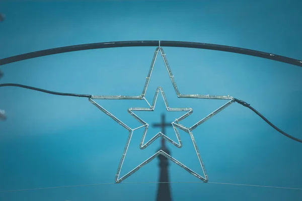 Cierre Lámpara Electricidad Forma Estrella Con Cruz Santa Metal Crucifijo —  Fotos de Stock