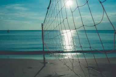 Güzel deniz manzarası görünümü ve twilight saat gün batımı ışıkta Chao Lao Beach, Chanthaburi Eyaleti, Tayland ile sahilde rağbet net. (Seçici odak)