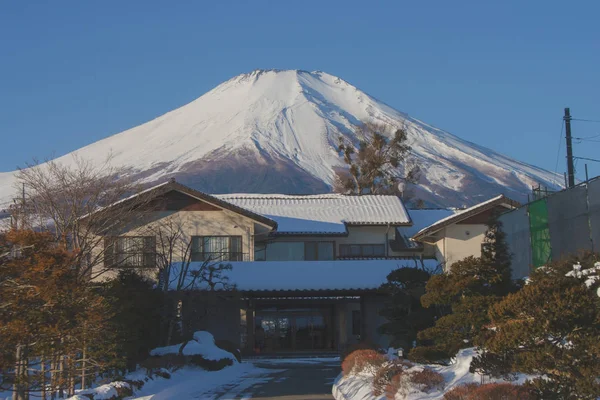 山中湖 日本で冬の季節で雪に覆われた富士の山や富士山の美しい景観 — ストック写真