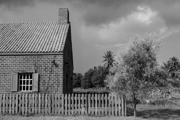 Abstract Black White Image Old Brick House Surrounded Wooden Fence — Stock Photo, Image