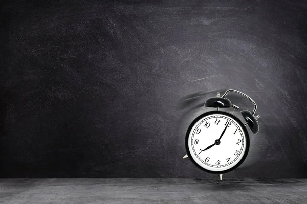 Concepto Gestión Del Tiempo Reloj Despertador Negro Retro Alertando Las — Foto de Stock