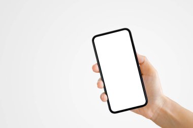 İş İletişimi Konsepti: Gri arkaplanı olan eski siyah akıllı telefon.