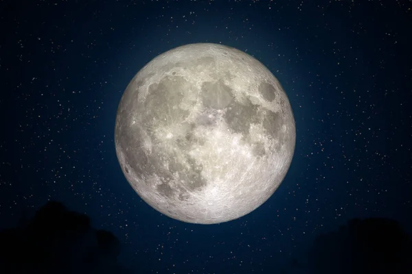 满月在太空 乌云在夜空中 美国航天局提供的这一图像的要素 — 图库照片