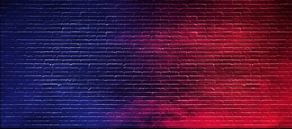 Dekorasyon Için Siyah Tuğla Duvar Gradyan Üzerinde Kırmızı Mavi Işık — Stok fotoğraf