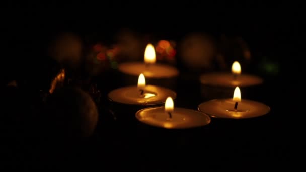 Velas Ardientes Sobre Fondo Oscuro — Vídeos de Stock