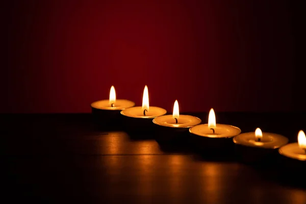 Candele Accese Sfondo Scuro — Foto Stock