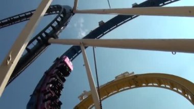 lunapark treni döngüler ile gider