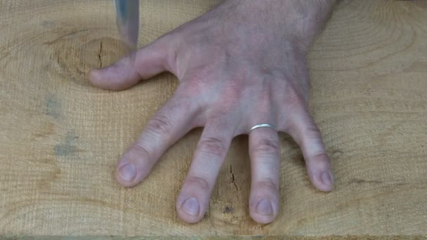 Нож палец игра — стоковое видео
