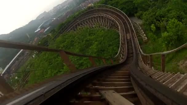 RollerCoaster pov vanaf voorzijde — Stockvideo