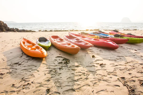 Kayaks sur la plage — Photo